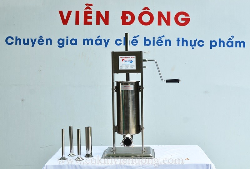 Giao hàng máy làm xúc xích TV5 cho khách hàng tại phố Nguyễn Khang