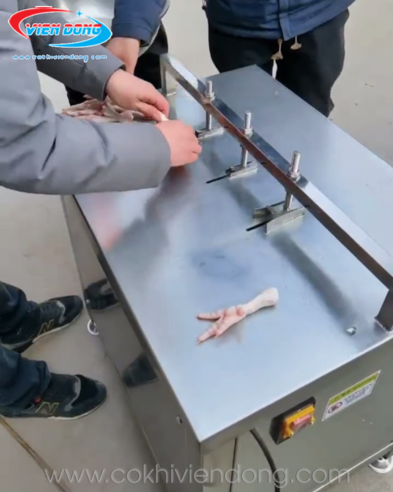 Xem xét công suất của máy móc trong quy trình làm chân gà rút xương